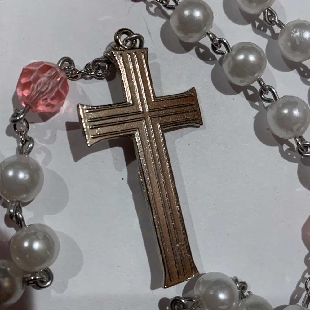 Vintage rosary w faux pearls and stainless wire 30” w cross and Mary and Jesus - Picture 3 of 6
